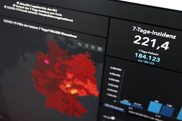 RKI dashboard, 7 day incidence is now 221.4 7 day incidence, RKI dashboard on a monitor on 02 06 2022 in Siegen Germany.