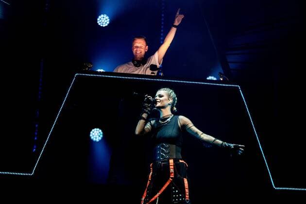 2022 06 02 22 05 23 AMSTERDAM Singer Davina Michelle performs as a guest with Armin van Buuren during his show in the Ziggo Dome The Dutch DJ is in Amsterdam with his new This Is Me show, called Feel Again ANP PAUL BERGENAMSTERDAM Fans dance to the music of Armin van Buuren in the Ziggo Dome The Dutch DJ is in Amsterdam  Copyright: xx x449705042x originalFilename: 449705042.jpg