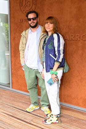 Olivier Rosemberg et une copine CELEBRITES : Roland Garros 2022 - Internationaux de France - 03 06 2022 FedericoPestellini Panoramic 