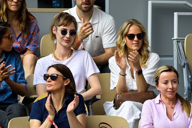 Claire Arnoux et Louise Bourgoin CELEBRITES : Roland Garros 2022 - Internationaux de France - 04 06 2022 FedericoPestellini Panoramic 