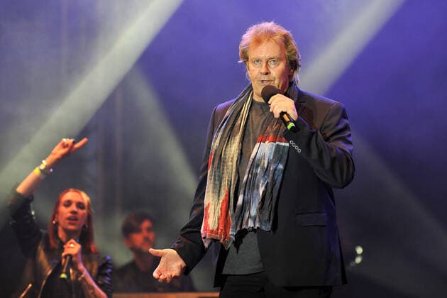 Schlossgrabenfest Darmstadt singer Howard Carpendale during a performance at the Schlossgrabenfest on 03 06 2022 in Damrstadt 20220603MWI18664