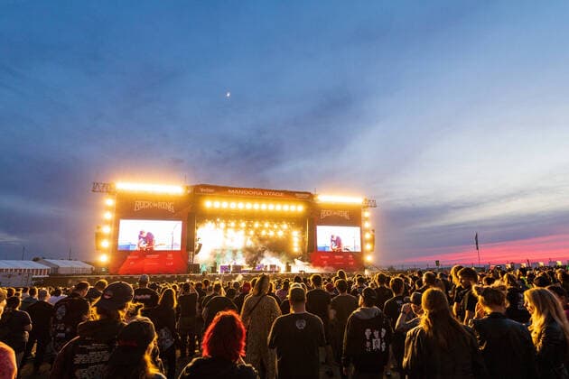 The Deftones on the Mandora Stage at sunset The 3 day festival Rock am Ring from 03 to 06 June 2022 at the Nürburgring in the Eifel The most traditional rock festival in Germany is sold out with 90 000 Wohenend tickets 04 06 2022 Nürburg Nürburgring Rheinland Pfalz Germany