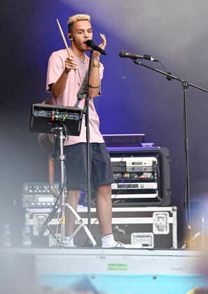 04 06 2022 Schlossgrabenfest singer songwriter multi-instrumentalist German American MALIK HARRIS on Merck stage Karolinenplatz Darmstadt Hesse Germany