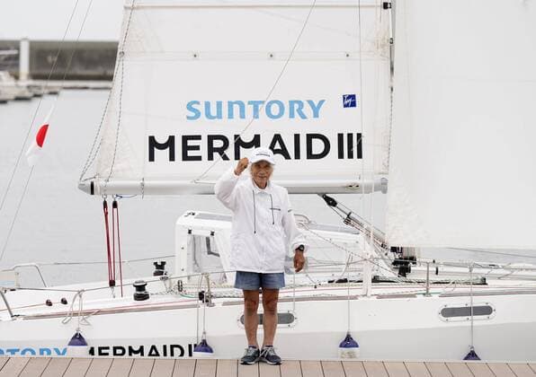 Bilder des Jahres 2022, News 06 Juni News Themen der Woche KW22 83-year-old yachtsman Horie becomes oldest to sail nonstop solo across Pacific Japanese adventurer Kenichi Horie poses at a yacht harbor in Nishinomiya on June 5, 2022, following his nonstop solo voyage from San Francisco to the western Japan city across the Pacific with his Suntory Mermaid III yacht. The 83-year-old, the first person to sail across the Pacific solo and nonstop in 1962, became the oldest person to do so.  A14AA0001297360P