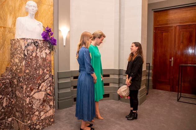 Princess Eleonore, Queen Mathilde of Belgium and Belgian Stephanie Huang meet after the final session of the Queen Elisabeth Cello Competition 2022, at the Bozar Palais des Beaux Arts, in Brussels, Saturday 04 June 2022.  NICOLASxMAETERLINCK 35856548