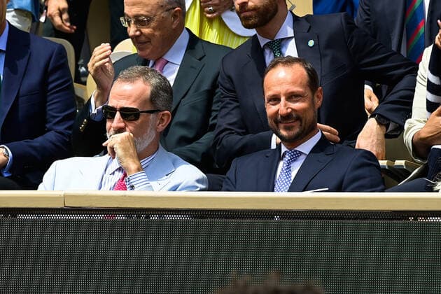 Le Roi Felipe d?Espagne et Haakon de Norvege CELEBRITES : Roland Garros 2022 - Internationaux de France - 05 06 2022 FedericoPestellini Panoramic 