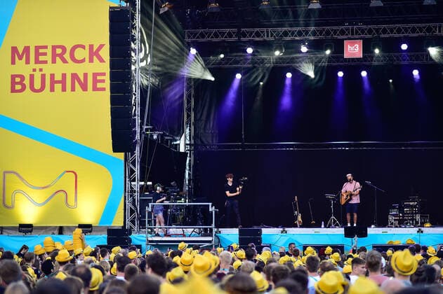 04 06 2022, xkaix, entertainment music, Schlossgrabenfest 2022 emspor, v l Malik Harris on the Merck stage Darmstadt kp