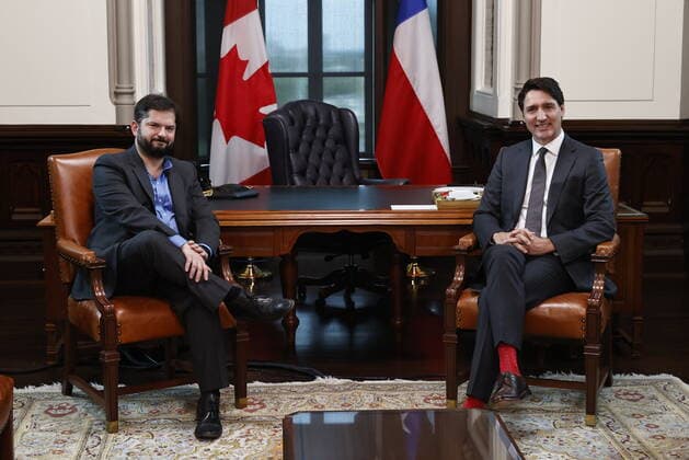 The President of Chile, Gabriel Boric (L), poses during a meeting with his Canadian counterpart, Justin Trudeau, today, in Ottawa, Canada, 06 June 2022. Boric is on an official tour that will also take him to the 2022 Summit of the Americas, which will take place in the US city of Los Angeles. EFE Alberto Valdes Chilean President Gabriel Boric meets with Justin Trudeau !ACHTUNG: NUR REDAKTIONELLE NUTZUNG!  Copyright: xAlbertoxValdesx AME4900 20220606-0ee314ad28cd08765adcb54cc0c4de1cef899ea0