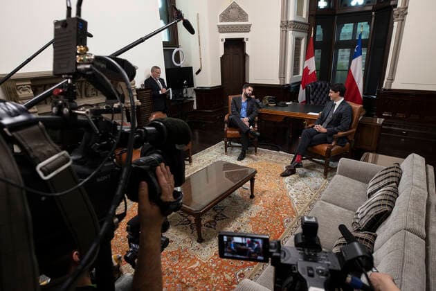 The President of Chile, Gabriel Boric (L), speaks with his Canadian counterpart, Justin Trudeau, during a meeting today, in Ottawa, Canada, 06 June 2022. Boric is on an official tour that will also take him to the 2022 Summit of the Americas, which will take place in the US city of Los Angeles. EFE Alberto Valdes Chilean President Gabriel Boric meets with Justin Trudeau !ACHTUNG: NUR REDAKTIONELLE NUTZUNG!  Copyright: xAlbertoxValdesx AME4912 20220606-e8718f7bdf02c16af7c215c683f73c1a046b220e