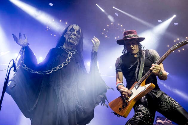 Alice Cooper Konzert in Kopenhagen Alice Cooper live in Copenhagen, Denmark Copenhagen, Denmark. 06th, June 2022. Guitarist and musician Ryan Roxie performs live with Alice Cooper performs at KB Hallen in Frederiksberg, Copenhagen. Copenhagen Denmark  Copyright: xGonzalesxPhoto LassexLagonix