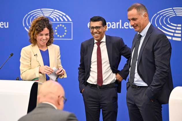 Rosario Sanchez Grau, Younous Omarjee und Gilles Simeoni bei einer Pressekonferenz zu den EU-Inseln und die Kohäsionspolitik im Europäischen Parlament. Straßburg, 07.06.2022 *** Rosario Sanchez Grau, Younous Omarjee and Gilles Simeoni at a press conference on EU islands and cohesion policy at the European Parliament Strasbourg, 07 06 2022 Foto:xD.xAnoraganingrumx xFuturexImage
