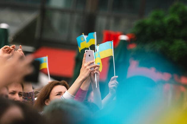 Benefit Concert For Supporting Ukrainian In Essen people waves Ukrain flags as Ukrainian singer Ruslana sings during the Benefit concert held in support of the Ukrain people who affected by the war in Kennedy square in Essen, Germany on June 7, 2022 Essen Germany  Copyright: xYingxTangx originalFilename: tang-notitle220607_nprKY.jpg
