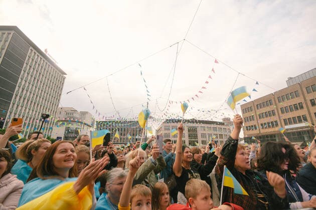 Benefit Concert For Supporting Ukrainian In Essen people sings along as Ukrainian singer Ruslana sings during the Benefit concert held in support of the Ukrain people who affected by the war in Kennedy square in Essen, Germany on June 7, 2022 Essen Germany  Copyright: xYingxTangx originalFilename: tang-notitle220608_npsdY.jpg