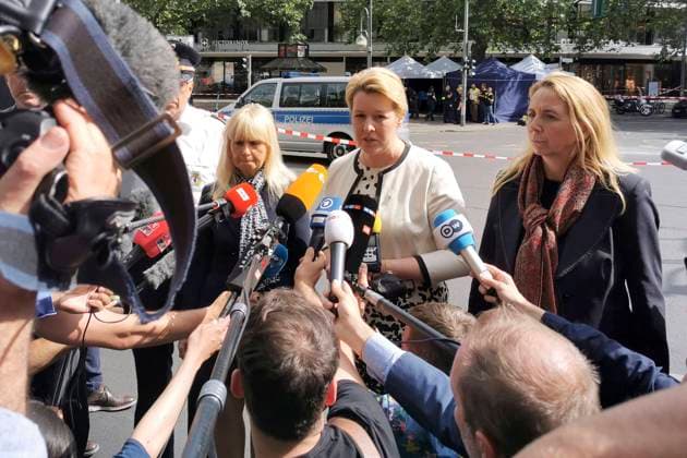 Franziska Giffey bei der Besichtigung und beim Statement zum Vorfall, bei dem ein Auto am Breitscheidplatz in der Nähe der Gedächtniskirche in eine Personengruppe gefahren ist. Berlin, 08.06.2022 *** Franziska Giffey during the visit and statement on the incident in which a car drove into a group of people at Breitscheidplatz near the Memorial Church Berlin, 08 06 2022 Foto:xM.xWehnertx xFuturexImage