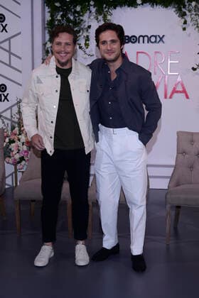 June 8, 2022, Mexico City, Mexico City, Mexico: June 8, 2022, Mexico City, Mexico: Director Gary Alazraki and Diego Boneta attend a film press conference to promote Father of the Bride at St. Regis Hotel. On Jun 8, 2022 in Mexico City, Mexico. Mexico City Mexico - ZUMAe321 20220608_zia_e321_005 Copyright: xCarlosxTischlerx xEyepixxGroupx