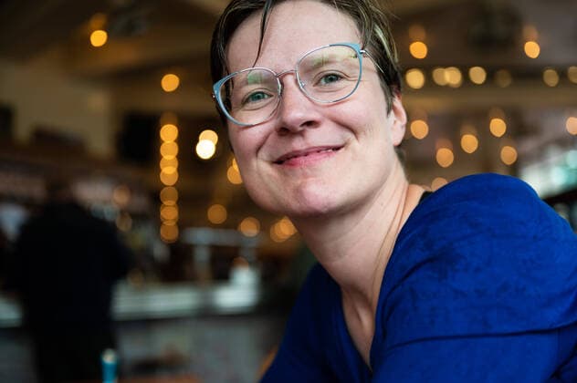 Creative Highlights Symbolbilder Casual head and shoulders portrait of a 35 year old white woman indoors, Brussels, Belgium