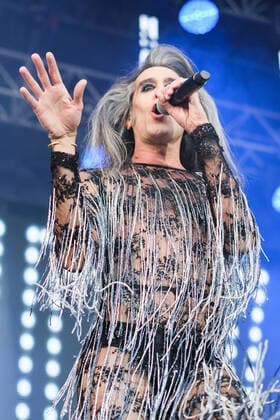 June 8, 2022, Madrid, Spain: Singer Mario Vaquerizo of the Nancys Rubias musical group performs at the Noches del Botanico Festival, at the Alfonso XIII Royal Botanical Garden in Madrid. Madrid Spain - ZUMAs197 20220608_zaa_s197_081 Copyright: xAtilanoxGarciax