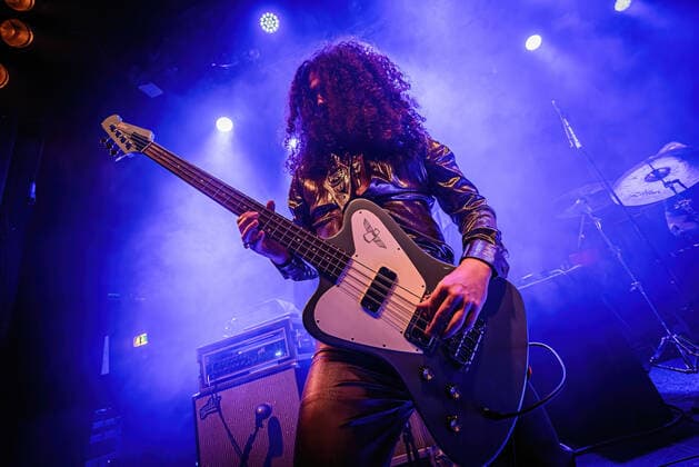 Dirty Honey live in Aarhus, Denmark Aarhus, Denmark. 08th, June 2022. The American rock band Dirty Honey performs a live concert at Train in Aarhus. Here bass player Justin Smolian is seen live on stage. Aarhus Denmark  Copyright: xGonzalesxPhoto SebastianxDammarkx