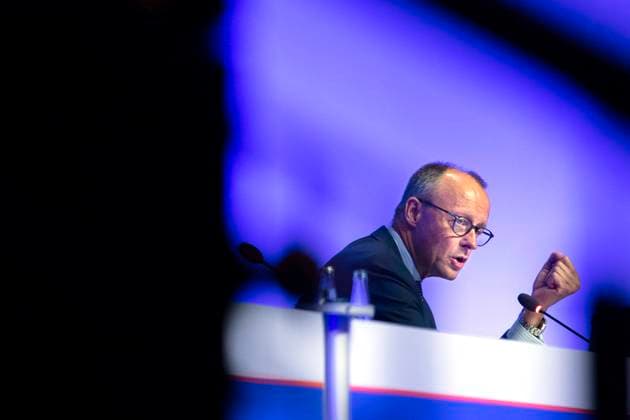 Friedrich Merz, CDU Wirtschaftstag DEU, Deutschland, Germany, Berlin, 31.05.2022 Rede von Friedrich Merz, Fraktionsvorsitzender der CDU CSU und Vorsitzender der CDU, beim Wirtschaftstag 2022 der CDU unter dem Motto Werte, Wachstum, Wettbewerb, Neue Herausfoderungen Neue Verantwortung in Berlin. Vertreter aus Politik, Wirtschaft und Wissenschaft diskutieren ueber aktuelle wirtschaftspolitische Fragestellungen. Der CDU-Wirtschaftsrat ist ein bundesweit organisierter Berufsverband der Wirtschaft mit derzeit âˆöÂºber 12.000 Mitgliedern. Wirtschsftsrat en: Speech by Friedrich Merz, parliamentary group leader of the CDU CSU and chairman of the CDU, at the CDU Business Day Wirtschaftstag 2022 of the CDU Business Council under the slogan Values, Gr
