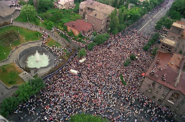 Rally in support of Armenian population in Nagorno-Karabakh Autonomous Region 8178804 15.06.1988 A rally outside the Congress Palace in Yerevan, Armenia, in support the Armenian population of the Nagorno-Karabakh Autonomous Region demanding that the region is transferred from Azerbaijan to Armenia (the Karabakh movement) during the session of the Armenian Supreme Soviet. Ruben Mangasaryan Yerevan Armenia  Copyright: xRubenxMangasaryanx