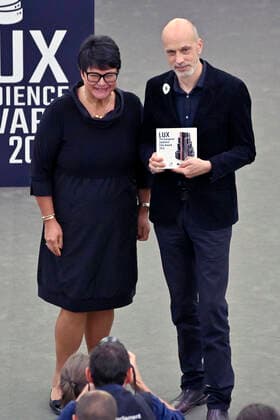 Sabine Verheyen and Sebastian Meise with the 3rd place award for the film Große Freiheit at the Lux Audience Award 2022 ceremony in the plenary hall of the European Parliament Strasbourg, 08 06 2022 Foto:xD.xAnoraganingrumx xFuturexImage