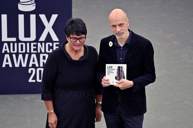 Sabine Verheyen and Sebastian Meise with the 3rd place award for the film Große Freiheit at the Lux Audience Award 2022 ceremony in the plenary hall of the European Parliament Strasbourg, 08 06 2022 Foto:xD.xAnoraganingrumx xFuturexImage
