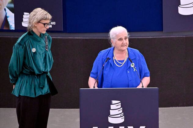 Jasmila Zbanic and Munira Subasic with the award for the best film Quo Vadis, Aida at the Lux Audience Award 2022 ceremony in the plenary hall of the European Parliament Strasbourg, 08 06 2022 Foto:xD.xAnoraganingrumx xFuturexImage