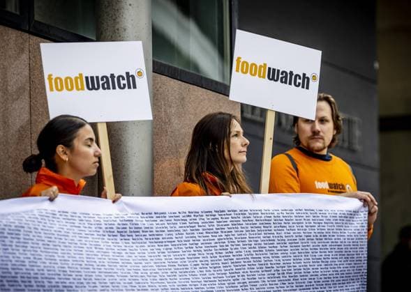 2022 06 09 10 16 56 THE HAGUE Food watchdog Foodwatch is demonstrating prior to the handling of summary proceedings that the watchdog has brought against the state at the Court in The Hague With the protest, Foodwatch wants to draw attention to the failure of the government in the field of food safety ANP REMKO DE WAAL netherlands out belgium out  Copyright: xx x450103863x originalFilename: 450103863.jpg