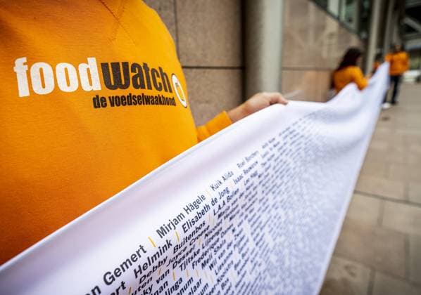 2022 06 09 10 22 THE HAGUE Food watchdog Foodwatch demonstrates prior to the handling of summary proceedings that the watchdog has brought against the state at the Court in The Hague With the protest, Foodwatch wants to draw attention to the failure of the government in the field of food safety ANP REMKO DE WAAL netherlands out belgium out  Copyright: xx x450103872x originalFilename: 450103872.jpg