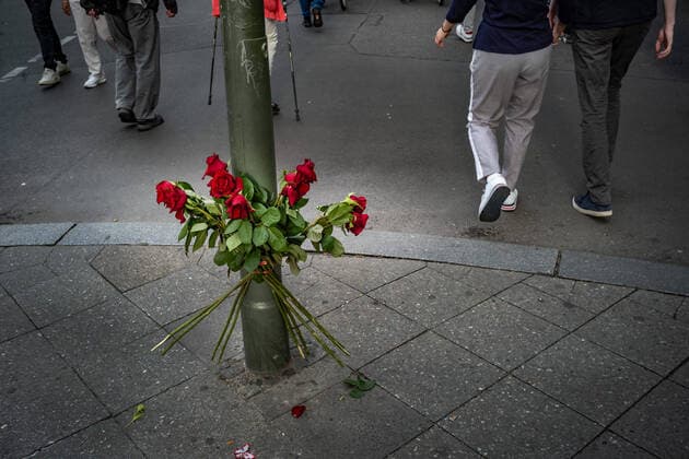 News Themen der Woche KW23 News Bilder des Tages Berlin Charlottenburg; am 08.06.2022 fuhr ein Amokfahrer namens Gor H. am Kurfürstendamm Breitscheidplatz Tauentzienstraße in eine Schülergruppe, tötete dadurch die Lehrerin und verletzte zahlreiche Passanten schwer Amokfahrt *** Berlin Charlottenburg on 08 06 2022 a rampage driver named Gor H drove at Kurfürstendamm Breitscheidplatz Tauentzienstraße into a group of schoolchildren, killing the teacher and seriously injuring numerous passers-by Amokfahrt