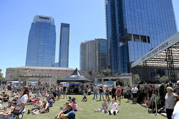 09 June 2022 - Nashville, Tennessee - Atmosphere. 2022 CMA Music Fest Day One held at Chevy Vibes Stage. Photo Credit: Laura Farr AdMedia 281338 2022-06-09 Tennessee Nashville  Copyright: xAdMediax STAR_281338_014