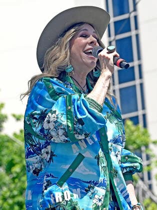09 June 2022 - Nashville, Tennessee - Rita Wilson. 2022 CMA Music Fest Day One held at Chevy Vibes Stage. Photo Credit: Laura Farr AdMedia 281338 2022-06-09 Tennessee Nashville  Copyright: xAdMediax STAR_281338_017