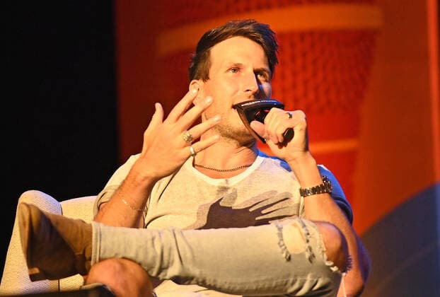 09 June 2022 - Nashville, Tennessee - Russell Dickerson. 2022 CMA Music Fest CMA Artist of the Day: Russell Dickerson held at Music City Center. Nashville USA - ZUMAa123 20220609_zaa_a123_034 Copyright: xLauraxFarrx