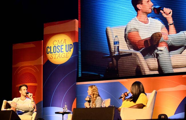 09 June 2022 - Nashville, Tennessee - Russell Dickerson. 2022 CMA Music Fest CMA Artist of the Day: Russell Dickerson held at Music City Center. Nashville USA - ZUMAa123 20220609_zaa_a123_029 Copyright: xLauraxFarrx
