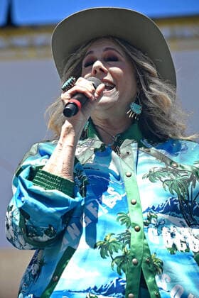 09 June 2022 - Nashville, Tennessee - Rita Wilson. 2022 CMA Music Fest Day One held at Chevy Vibes Stage. Photo Credit: Laura Farr AdMedia 281338 2022-06-09 Tennessee Nashville  Copyright: xAdMediax STAR_281338_023