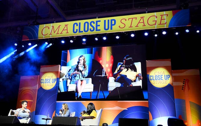 09 June 2022 - Nashville, Tennessee - Russell Dickerson. 2022 CMA Music Fest CMA Artist of the Day: Russell Dickerson held at Music City Center. Nashville USA - ZUMAa123 20220609_zaa_a123_028 Copyright: xLauraxFarrx