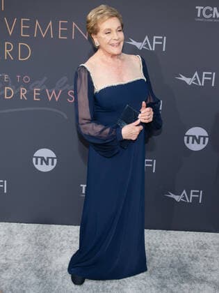 09 June 2022 - Los Angeles, California - Julie Andrews. 48th AFI Life Achievement Award Gala Tribute Celebrating Julie Andrews. Hollywood USA - ZUMAa123 20220609_zaa_a123_042 Copyright: xBillyxBennightx