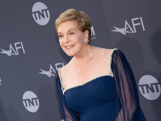 09 June 2022 - Los Angeles, California - Julie Andrews. 48th AFI Life Achievement Award Gala Tribute Celebrating Julie Andrews. Hollywood USA - ZUMAa123 20220609_zaa_a123_113 Copyright: xBillyxBennightx