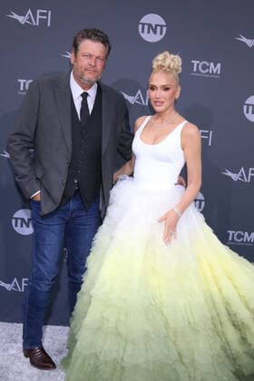 June 9, 2022, Los Angeles, CA, USA: LOS ANGELES - JUN 9: Blake Shelton, Gwen Stefani at the 48th AFI Life Achievement Award Gala Tribute Celebrating Julie Andrews at Dolby Theater on June 9, 2022 in Los Angeles, CA Los Angeles USA - ZUMAnc22 20220609_zaa_nc22_077 Copyright: xKathyxHutchinsx