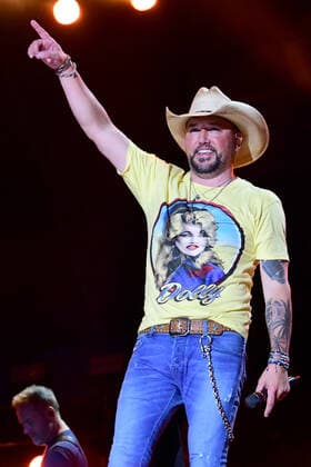 09 June 2022 - Nashville, Tennessee - Jason Aldean. 2022 CMA Fest Nighty Concert Day One held at Nissan Stadium. Nashville USA - ZUMAa123 20220609_zaa_a123_156 Copyright: xDara-MichellexFarrx