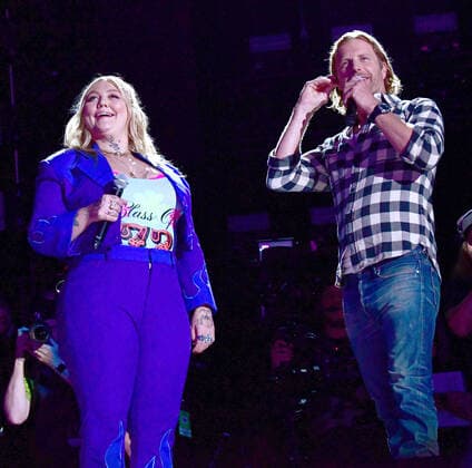 09 June 2022 - Nashville, Tennessee - Dierks Bentley, Elle King. 2022 CMA Fest Nighty Concert Day One held at Nissan Stadium. Photo Credit: Dara-Michelle Farr AdMedia 281343 2022-06-09 Tennessee Nashville  Copyright: xAdMediax STAR_281343_059