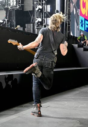 09 June 2022 - Nashville, Tennessee - Keith Urban. 2022 CMA Fest Nighty Concert Day One held at Nissan Stadium. USA - ZUMAa123 20220609_zaa_a123_193 Copyright: xAdMediax