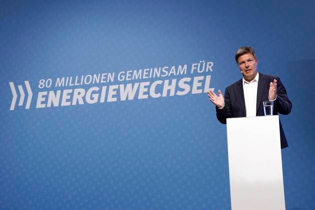 Gipfel Energieeffizienz und Start der Energiewechsel-Kampagne Aktuell, 10.06.2022, Berlin, Bundeswirtschafts- und Klimaminister Robert Habeck (Gruene) bei der Vorstellung der Energiewechsel-Kampagne im ewerk in Berlin Berlin Berlin Deutschland *** Summit energy efficiency and launch of the energy transition campaign Current, 10 06 2022, Berlin, Federal Minister of Economics and Climate Robert Habeck Gruene at the presentation of the energy transition campaign at the ewerk in Berlin Berlin Germany