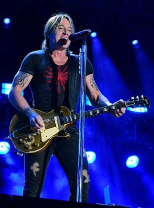 09 June 2022 - Nashville, Tennessee - Keith Urban. 2022 CMA Fest Nighty Concert Day One held at Nissan Stadium. Nashville USA - ZUMAa123 20220609_zaa_a123_166 Copyright: xDara-MichellexFarrx