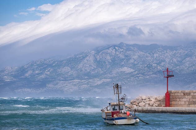 News Themen der Woche KW23 News Bilder des Tages PXL_Strong wind in Croatia Strong bora wind during sunny day in Razanac, Croatia on 10. June 2022. DinoxStanin PIXSELL