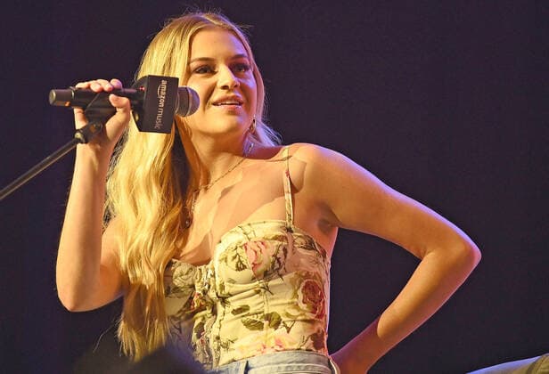 10 June 2022 - Nashville, Tennessee - Kelsea Ballerini. 2022 CMA Fest Day Two Kelsea Ballerini Artist of the Day held at Music City Center. Nashville USA - ZUMAa123 20220610_zaa_a123_013 Copyright: xLauraxFarrx