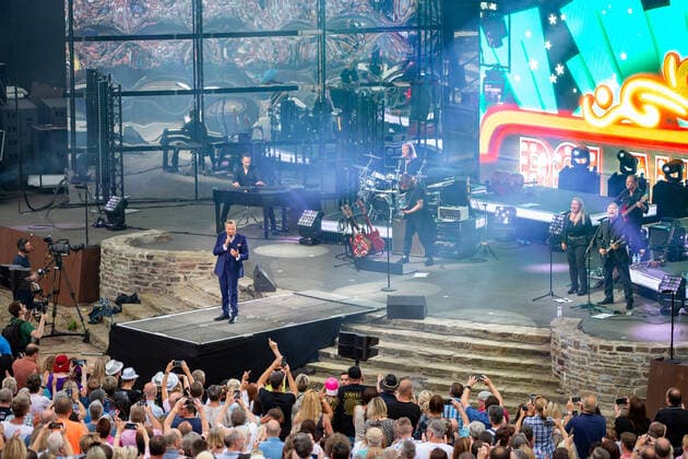St Goarshausen pop singer Roland Kaiser, live with band at the concert on 10 06 2022 in St Goarshausen Copyright: xGerhardxWingenderx xEibner-Pressefotox EP_GWR