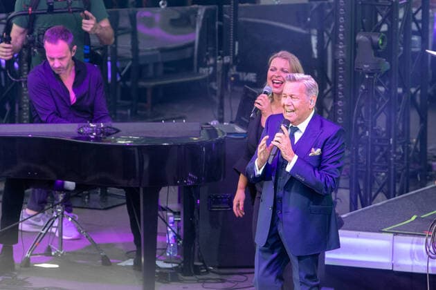 St Goarshausen pop singer Roland Kaiser, live with band at the concert on 10 06 2022 in St Goarshausen Copyright: xGerhardxWingenderx xEibner-Pressefotox EP_GWR