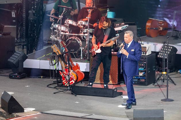 St Goarshausen pop singer Roland Kaiser, live with band at the concert on 10 06 2022 in St Goarshausen Copyright: xGerhardxWingenderx xEibner-Pressefotox EP_GWR