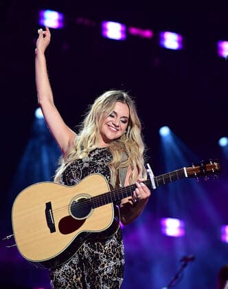 10 June 2022 - Nashville, Tennessee - Kelsea Ballerini. 2022 CMA Fest Nightly Concert Day Two held at Nissan Stadium. USA - ZUMAa123 20220610_zaa_a123_382 Copyright: xAdMediax